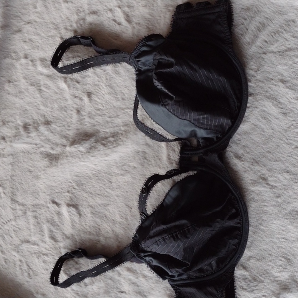NWOT CHANTAL THOMASS BLACK BRA SIZE 34D